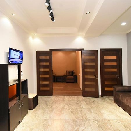Malibu Apartment Yerevan Bagian luar foto