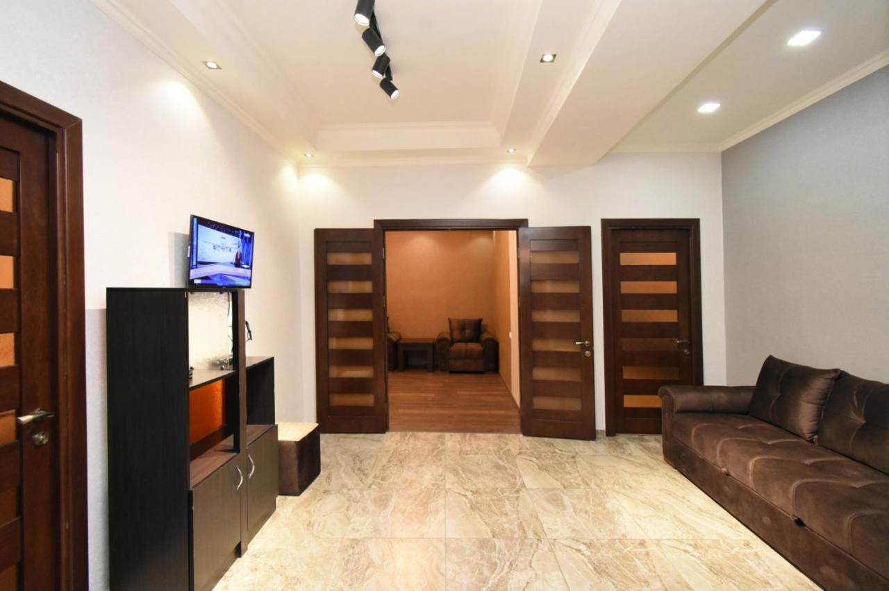 Malibu Apartment Yerevan Bagian luar foto