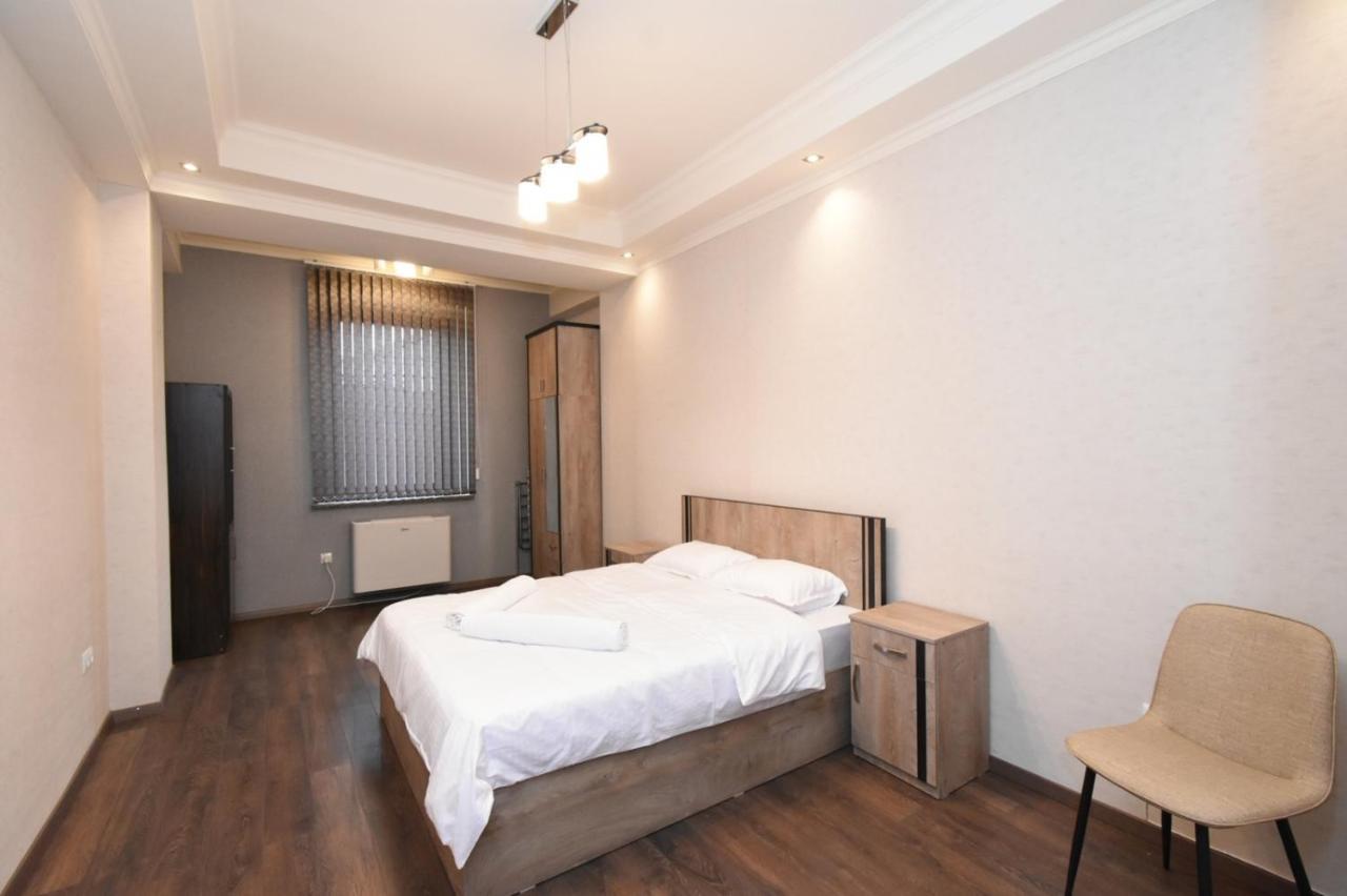Malibu Apartment Yerevan Bagian luar foto