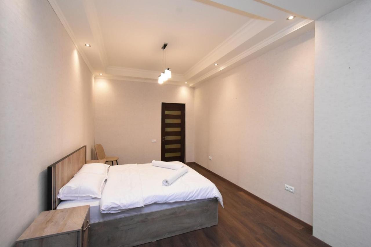 Malibu Apartment Yerevan Bagian luar foto