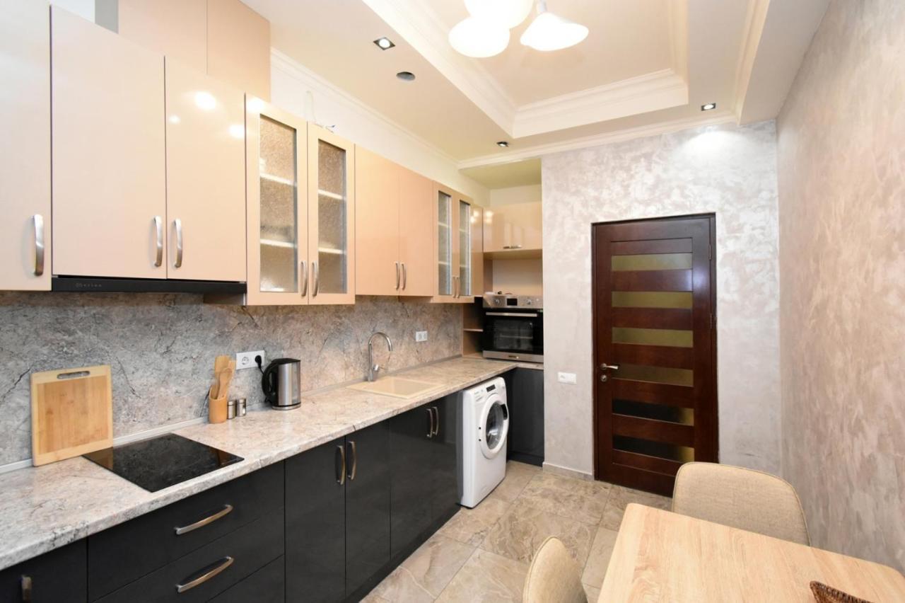 Malibu Apartment Yerevan Bagian luar foto