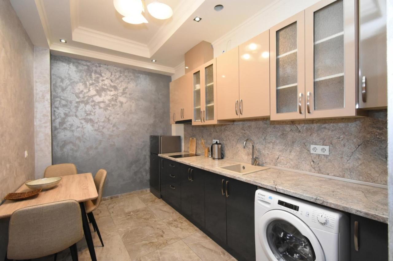 Malibu Apartment Yerevan Bagian luar foto