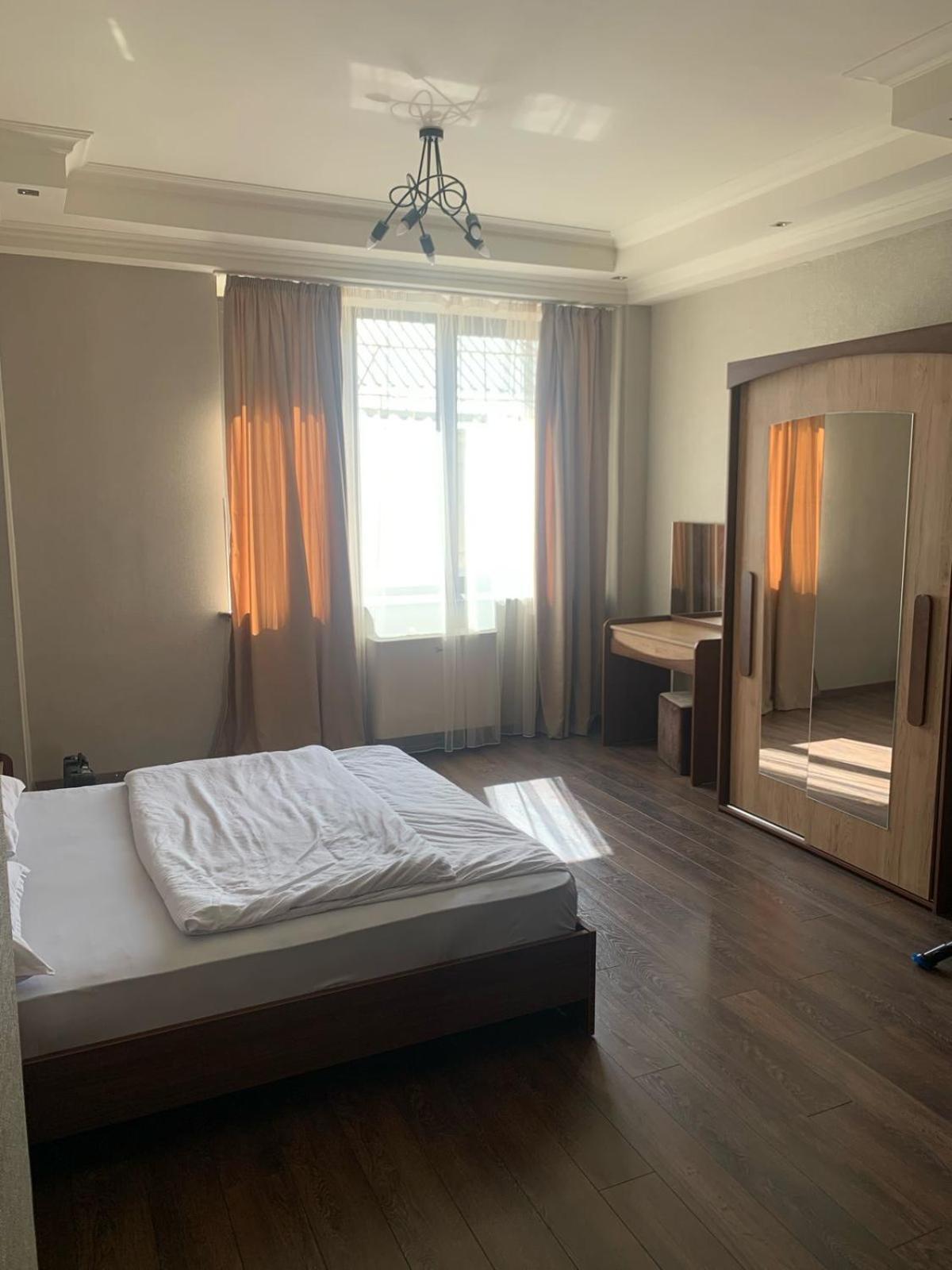 Malibu Apartment Yerevan Bagian luar foto