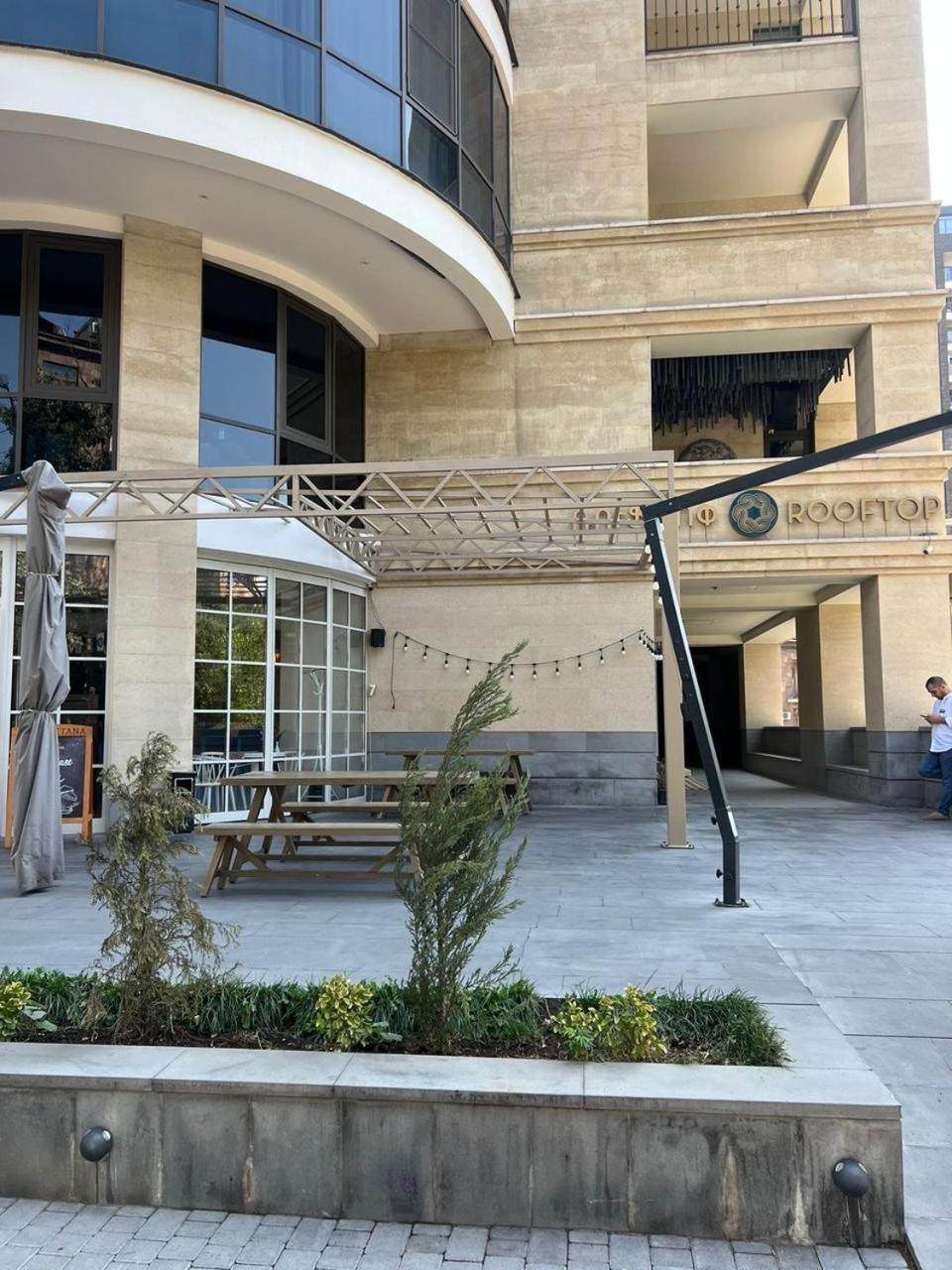 Malibu Apartment Yerevan Bagian luar foto