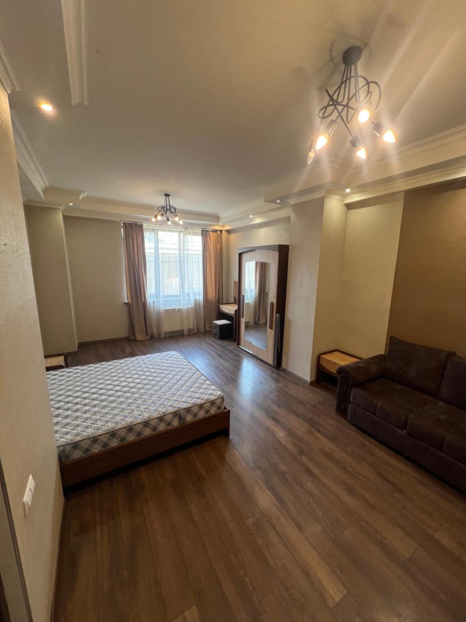 Malibu Apartment Yerevan Bagian luar foto